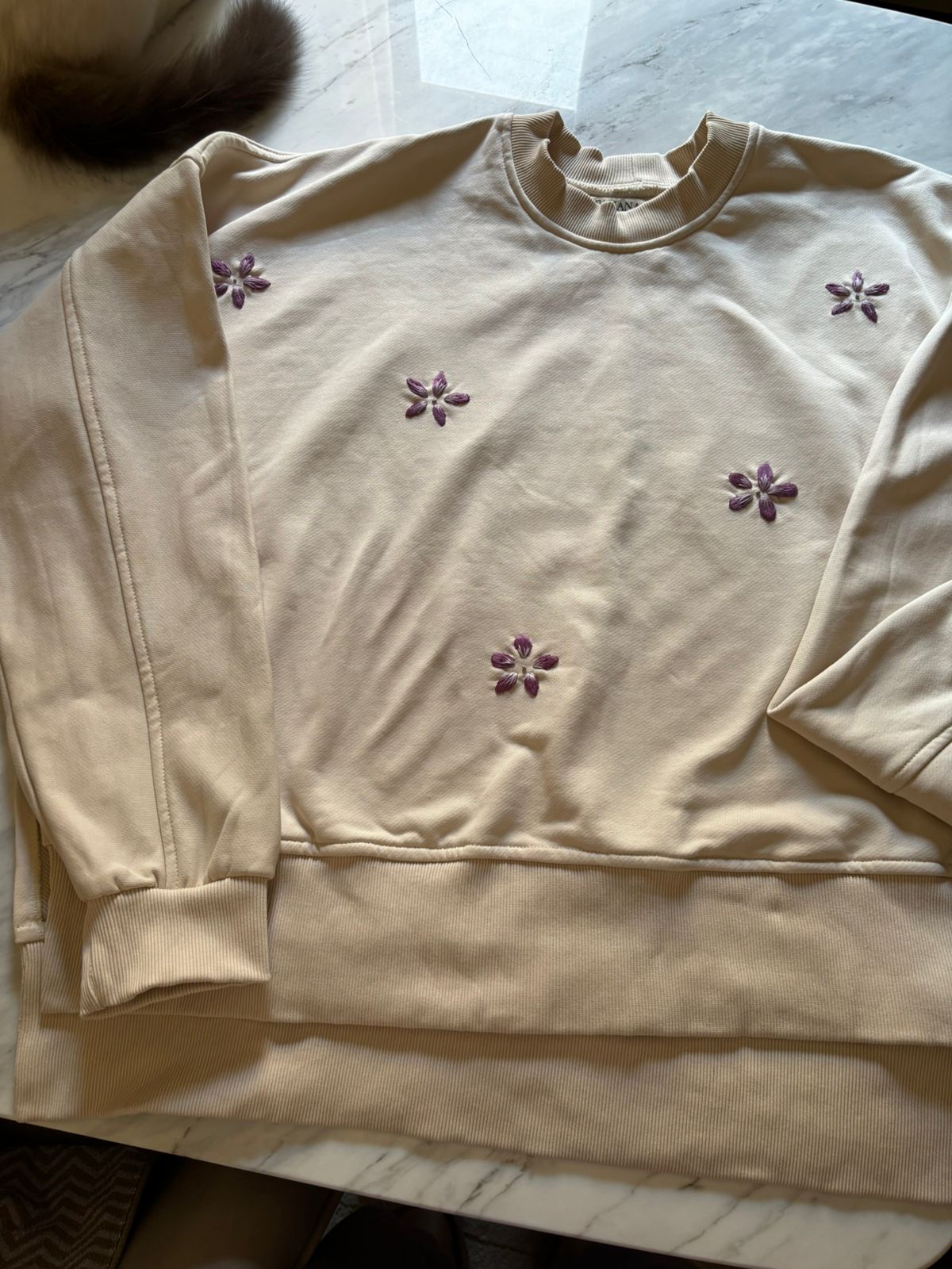 Oversized embroidery sweatshirt